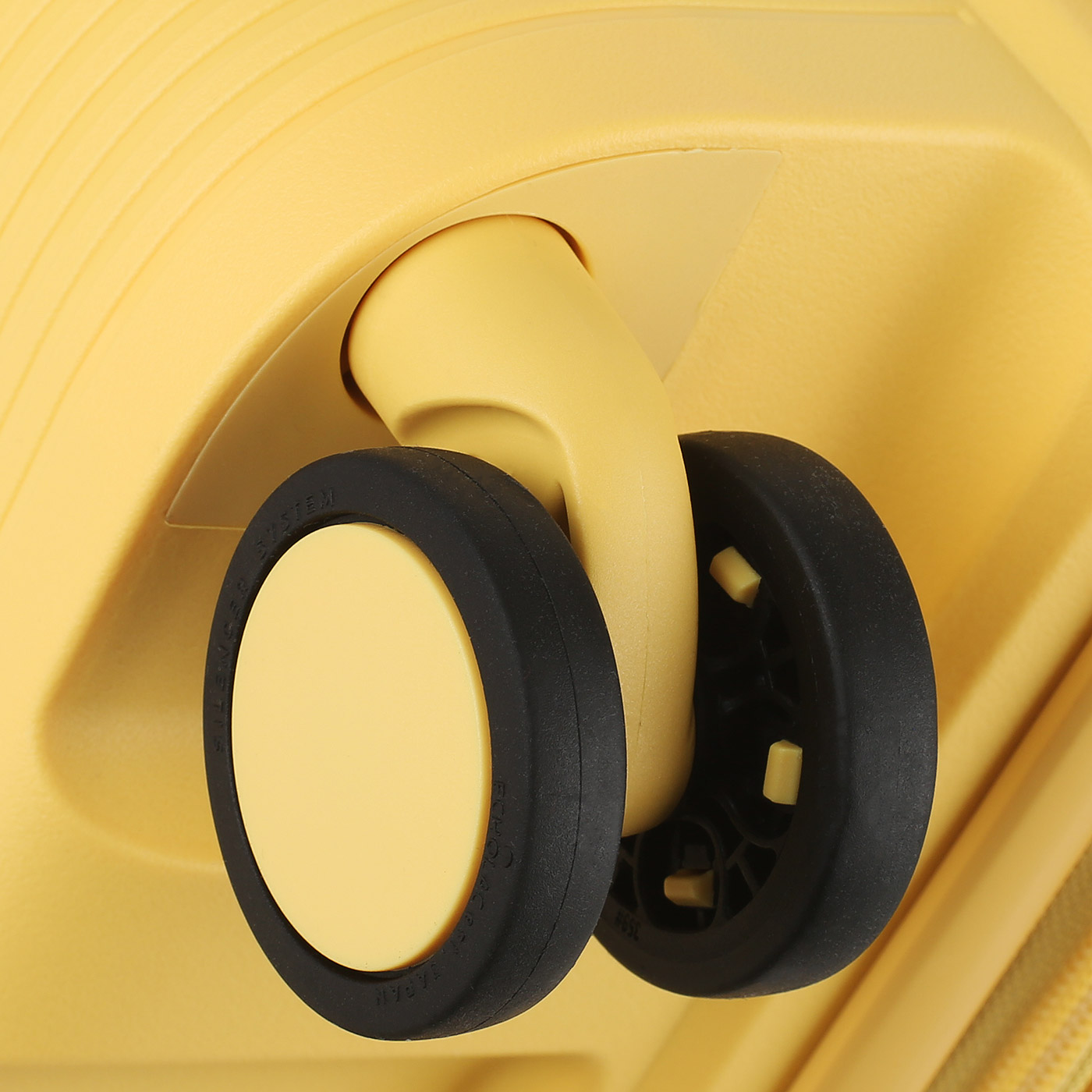 Чемодан средний M из полипропилена Echolac Forza