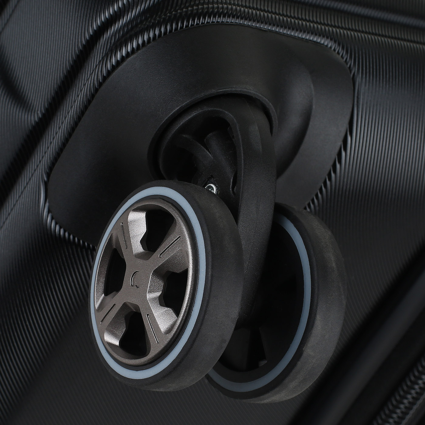 Чемодан большой L из поликарбоната Delsey Shadow 5.0