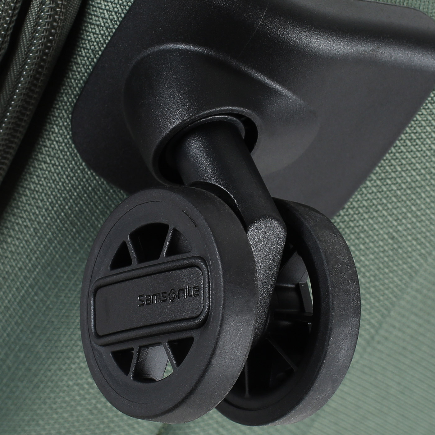 Чемодан средний M  Samsonite Vaycay