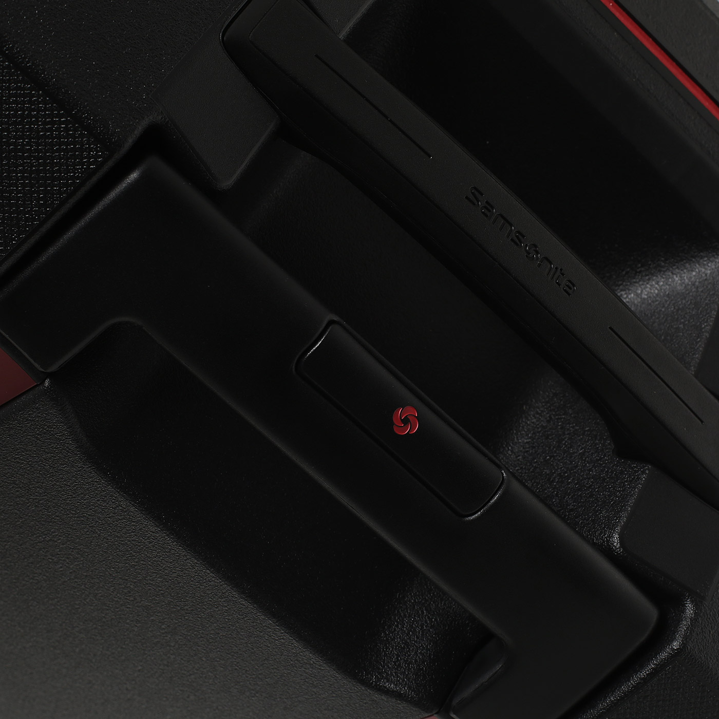 Чемодан большой L из полипропилена Samsonite Essens