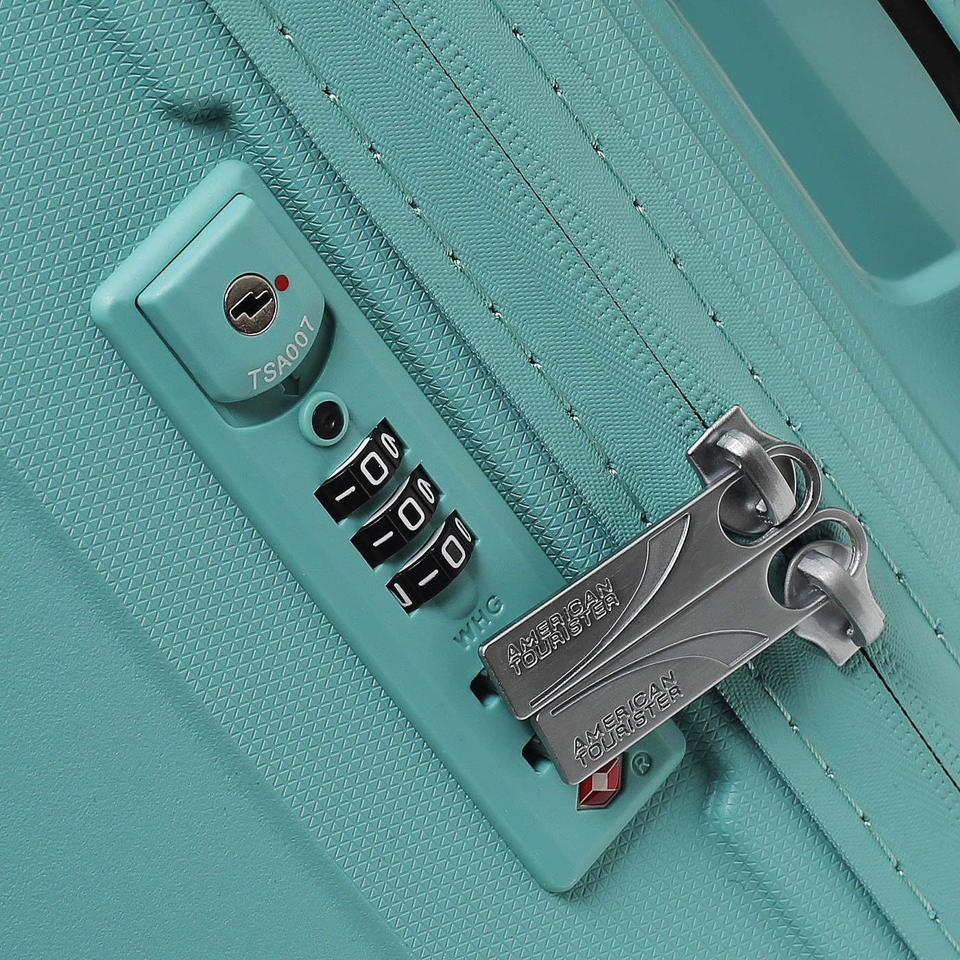 Чемодан средний M из полипропилена American Tourister Airconic