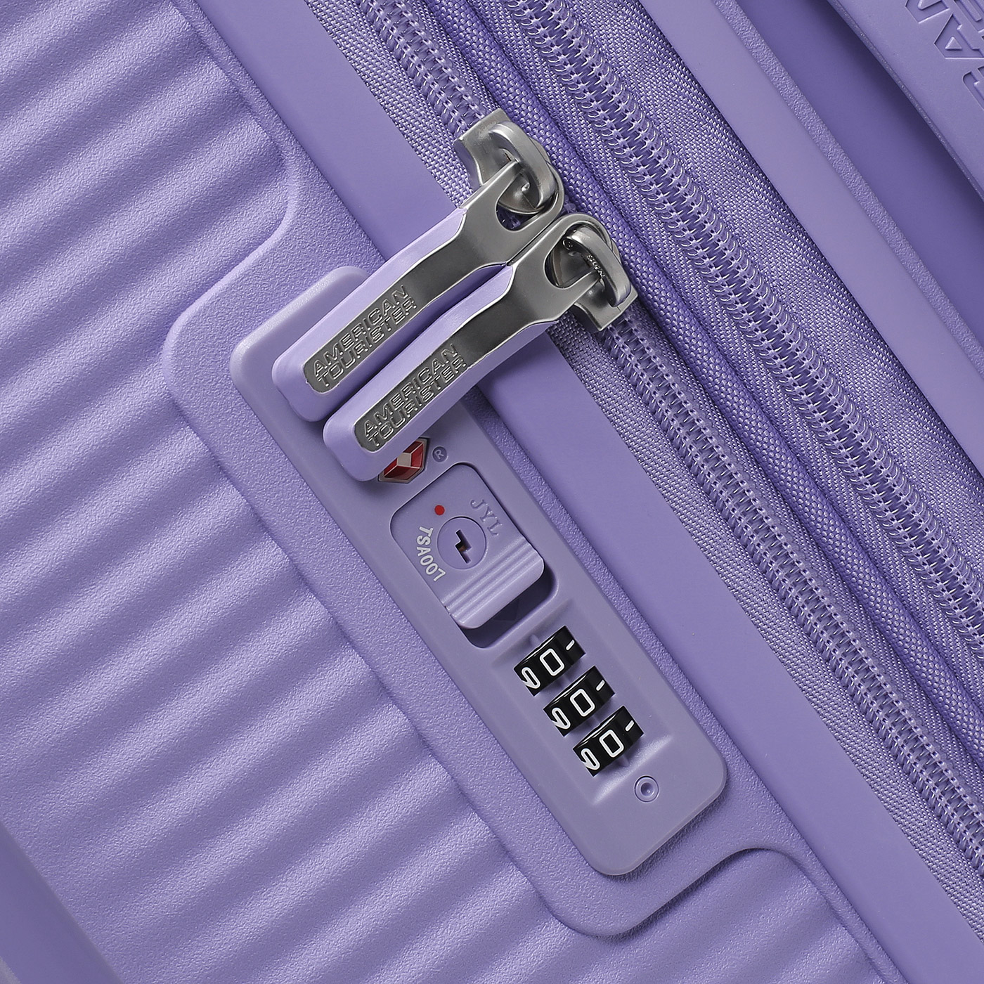 Чемодан средний M из полипропилена American Tourister Soundbox