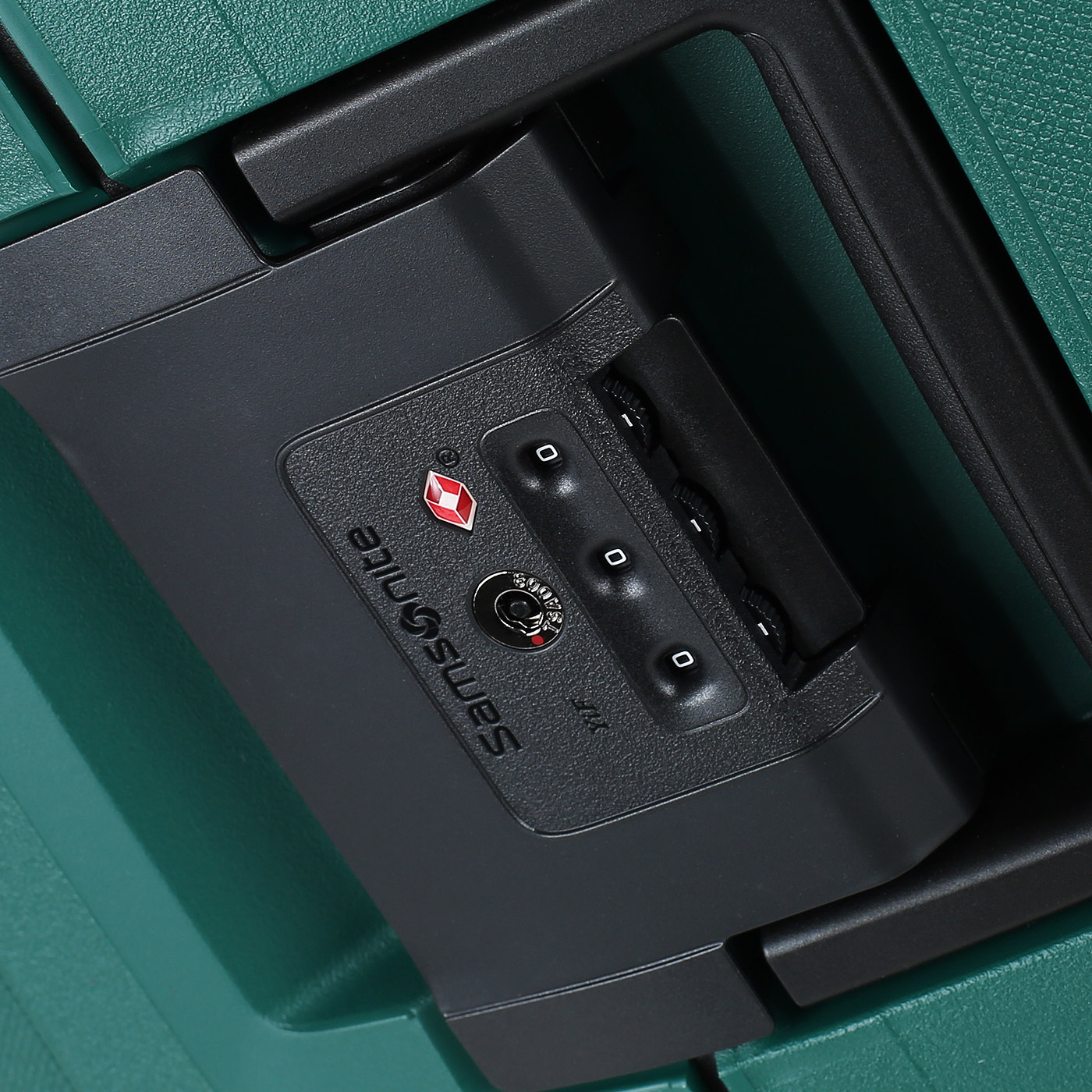 Чемодан средний M из полипропилена Samsonite Essens