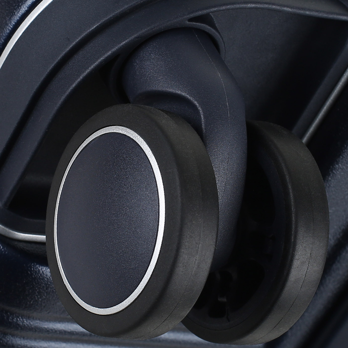 Чемодан средний M из поликарбоната Echolac Dynasty