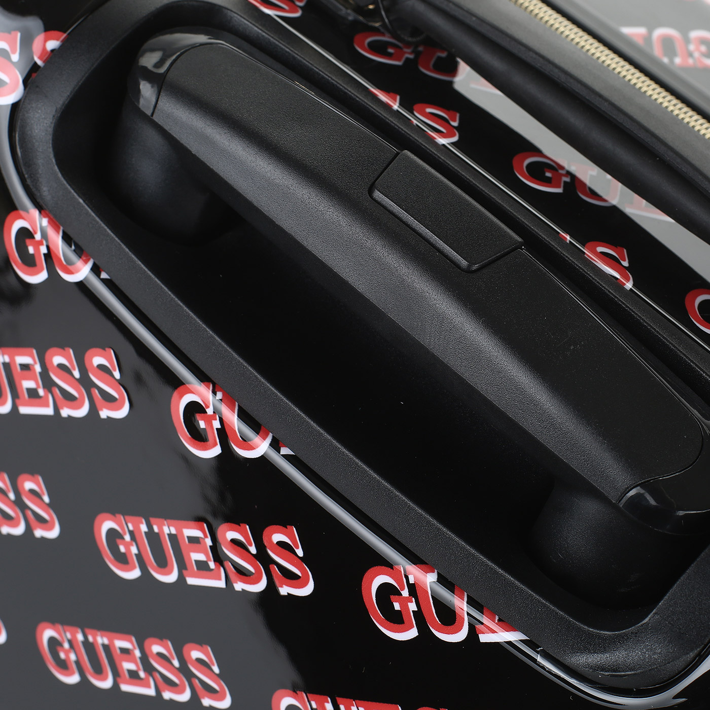 Чемодан средний M из ABS-пластика с кодовым замком Guess Haidee