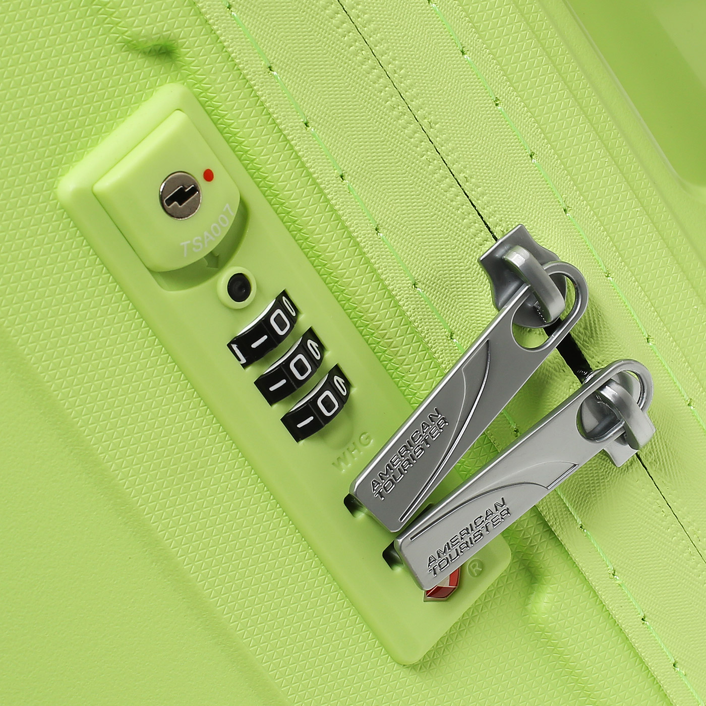 Чемодан средний M из полипропилена American Tourister Airconic