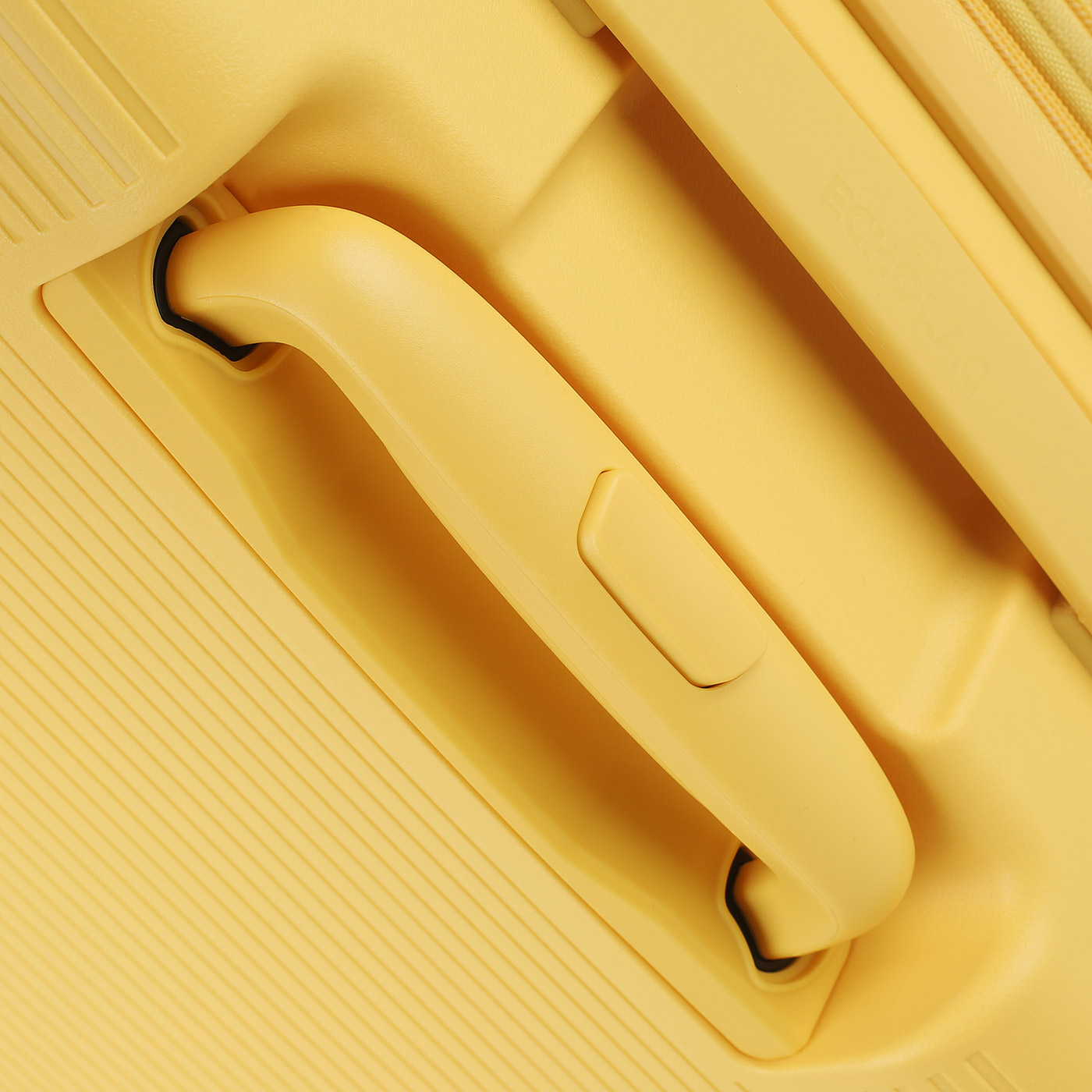 Чемодан средний M из полипропилена Echolac Forza